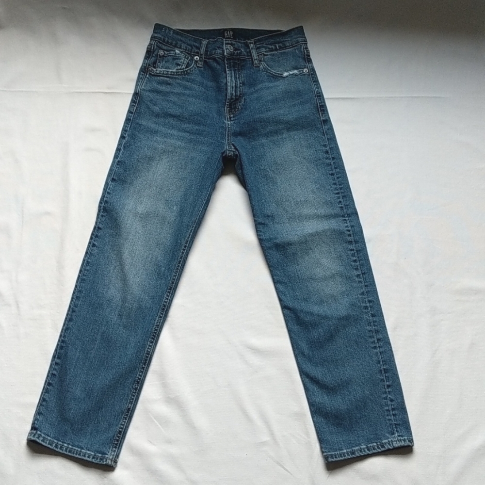 Gap Cheeky Straight Denim in a Medium Blue wash size 26 Regular